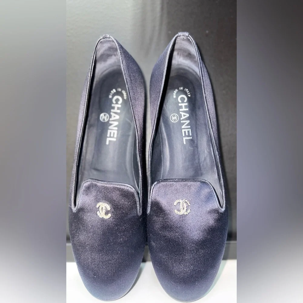 Chanel Satin Flats with Pearls on Heels - Picture 13 of 16